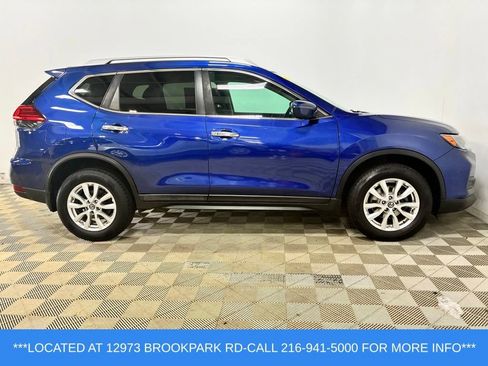 Used 2017 Nissan Rogue SV w/ Sun & Sound Touring Package AWD/4WD image 4