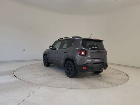 Used 2017 Jeep Renegade Altitude FWD image 3