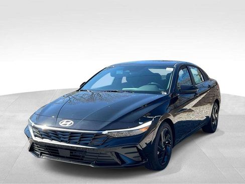 New 2026 Hyundai Elantra SEL Sport Premium FWD image 2