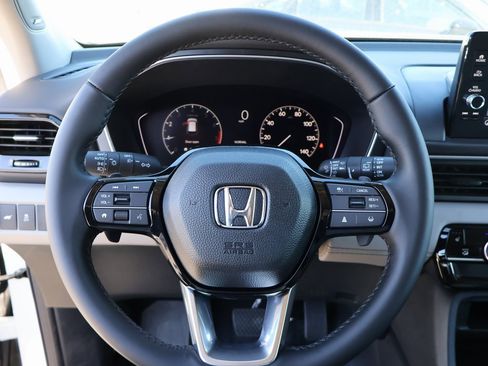 New 2025 Honda Pilot Touring image 30