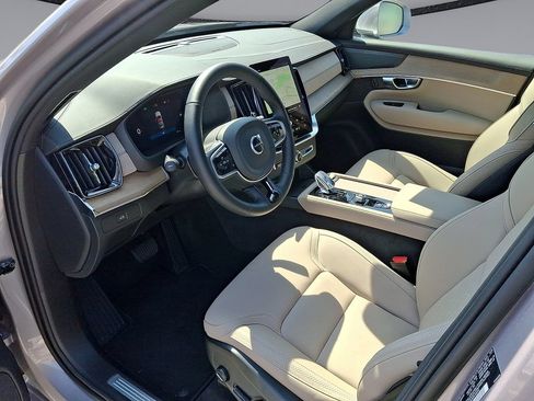 Certified 2026 Volvo XC90 B6 Plus AWD/4WD image 17