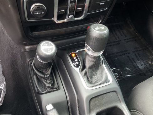 Used 2021 Jeep Wrangler Unlimited Sport AWD/4WD image 24