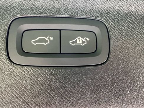 Certified 2026 Volvo XC90 B6 Plus w/ Protection Package Premier AWD/4WD image 27