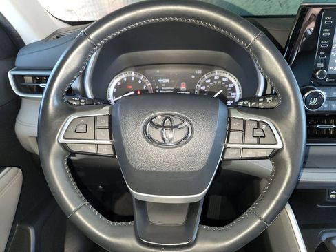 Used 2022 Toyota Highlander XLE image 24