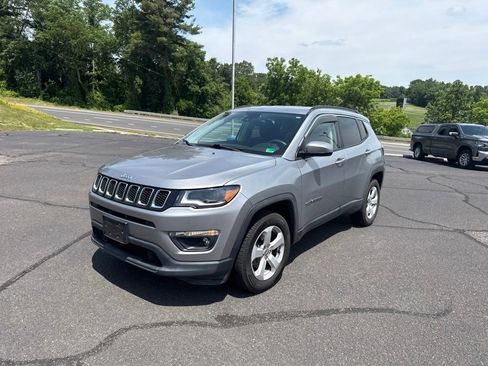 Used 2018 Jeep Compass Latitude w/ Popular Equipment Group AWD/4WD image 4