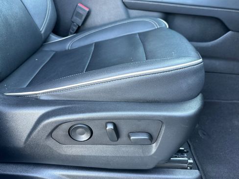 Used 2023 GMC Yukon XL SLT image 23