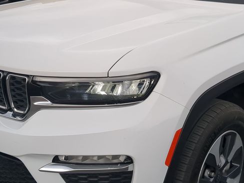 Used 2024 Jeep Grand Cherokee Limited 4xe image 12