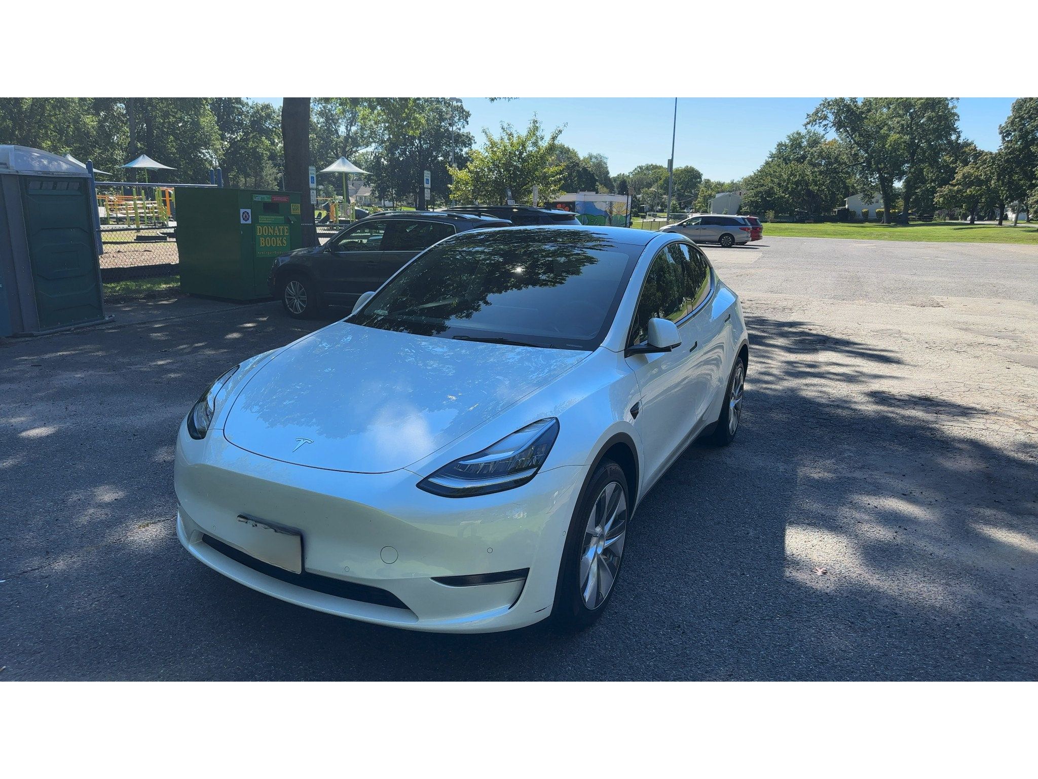 Used 2022 Tesla Model Y Long Range AWD/4WD image 1