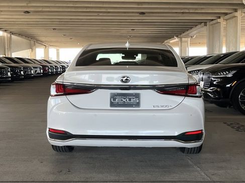 Certified 2023 Lexus ES 300h w/ Premium Package image 8