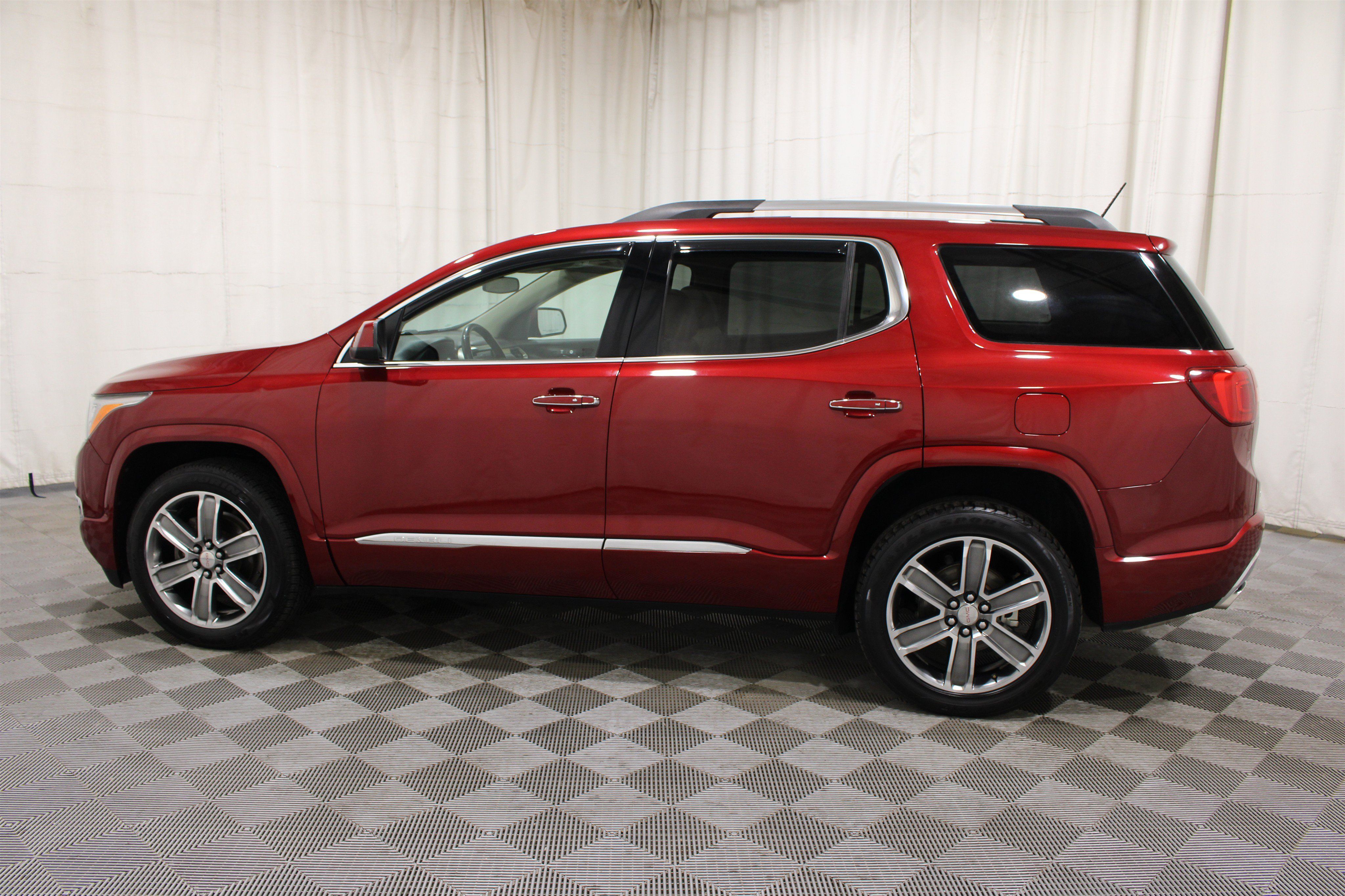 Used 2019 GMC Acadia Denali w/ Technology Package AWD/4WD image 38