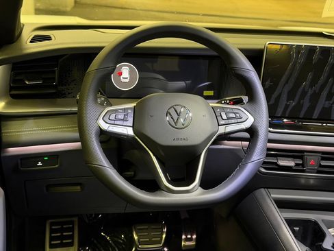 New 2026 Volkswagen Tiguan SE R-Line AWD/4WD image 14