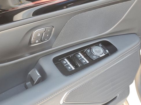 New 2026 Lincoln Nautilus Premier image 9