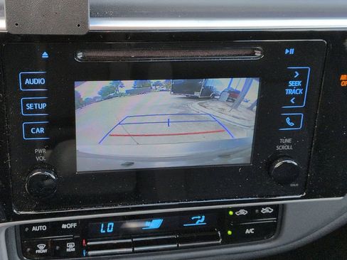 Used 2017 Toyota Corolla LE image 17