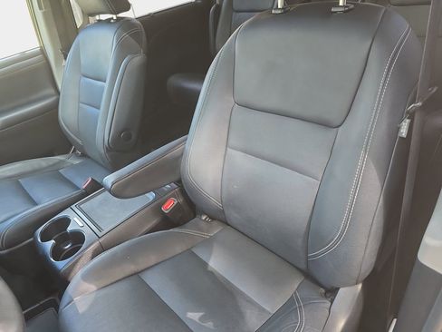 Used 2015 Toyota Sienna SE image 23