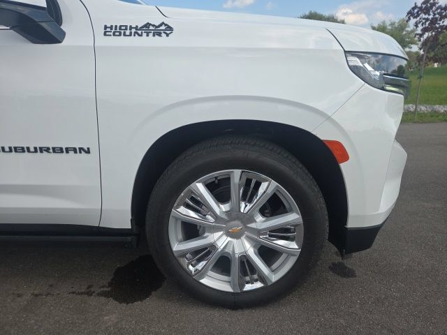 Used 2024 Chevrolet Suburban High Country AWD/4WD image 4