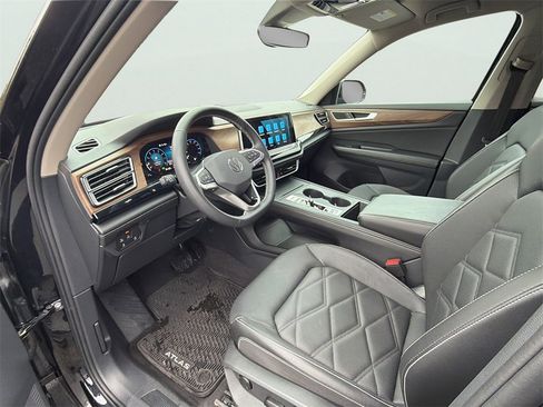 Used 2024 Volkswagen Atlas SE image 26