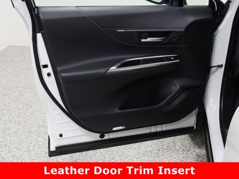 Used 2024 Toyota Venza LE image 12