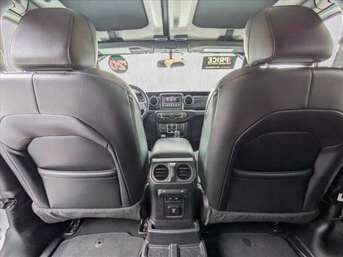 Used 2020 Jeep Wrangler Unlimited Sahara image 24