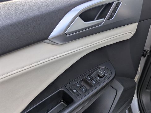 Used 2025 Volkswagen Taos SE image 22