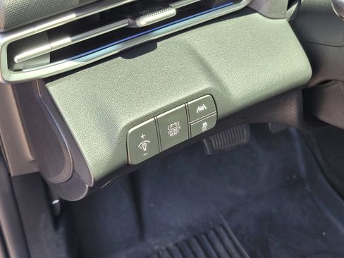 Certified 2023 Hyundai Elantra Limited FWD image 19