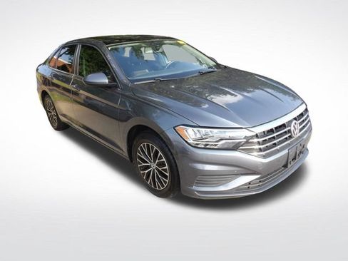 Used 2021 Volkswagen Jetta SE FWD image 2