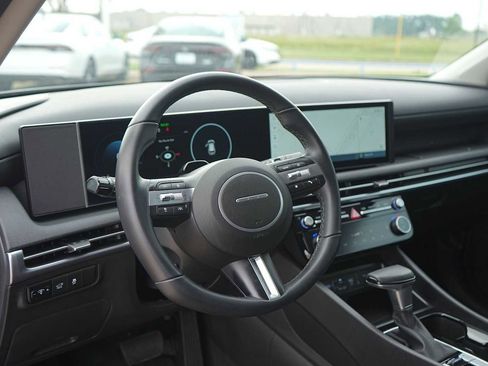 Used 2025 Hyundai Tucson SEL FWD image 2