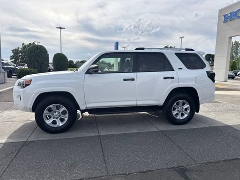 Used 2023 Toyota 4Runner SR5 Premium w/ Moonroof Package AWD/4WD image 11