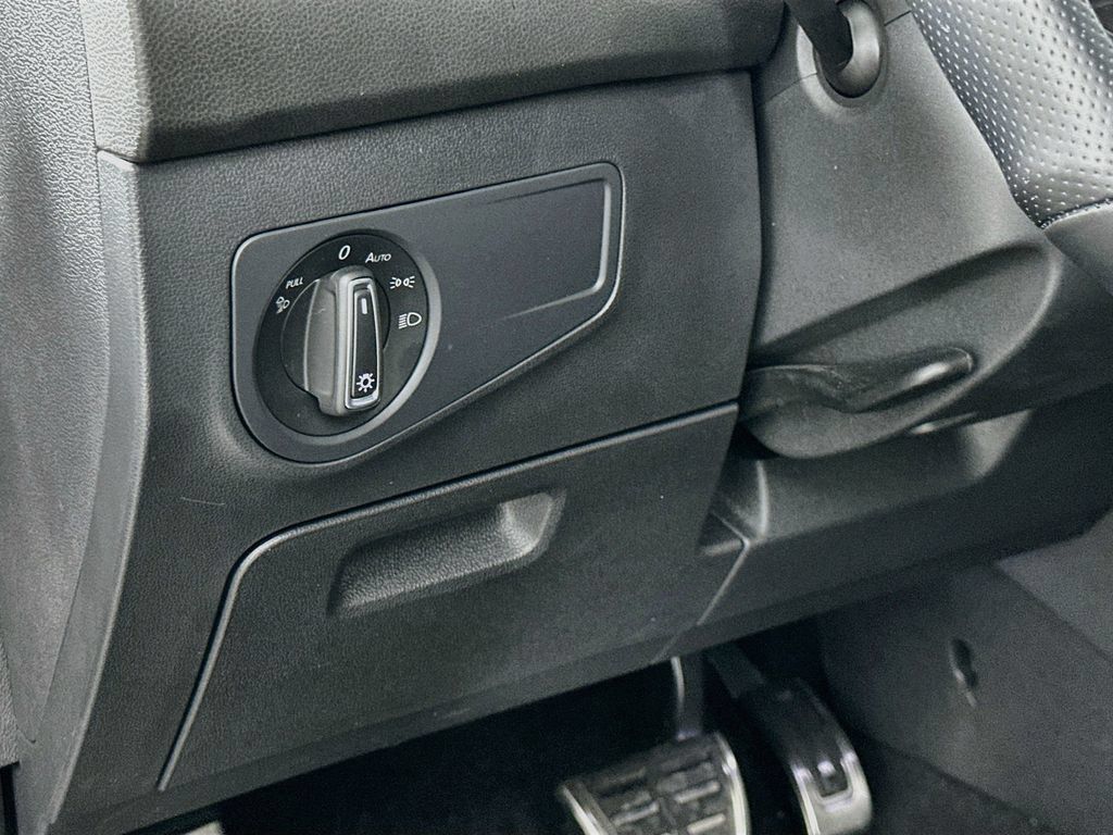 Used 2022 Volkswagen Tiguan SEL R-Line AWD/4WD image 10