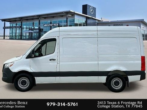 Used 2025 Mercedes-Benz Sprinter 2500 image 6