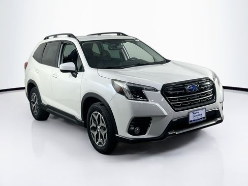 Used 2022 Subaru Forester Premium image 3