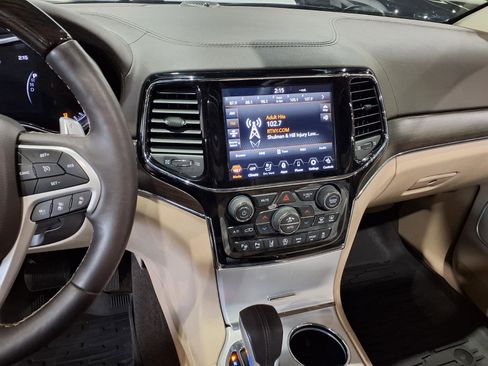 Used 2020 Jeep Grand Cherokee Summit AWD/4WD image 11
