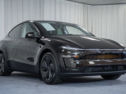 Used 2026 Tesla Model Y Long Range AWD/4WD image 1
