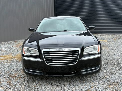 Used 2014 Chrysler 300 RWD image 5