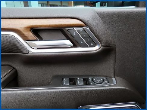 Used 2024 Chevrolet Silverado 2500 High Country w/ High Country Premium Package AWD/4WD image 14