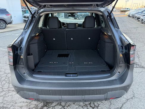 Used 2025 Nissan Kicks SV image 32