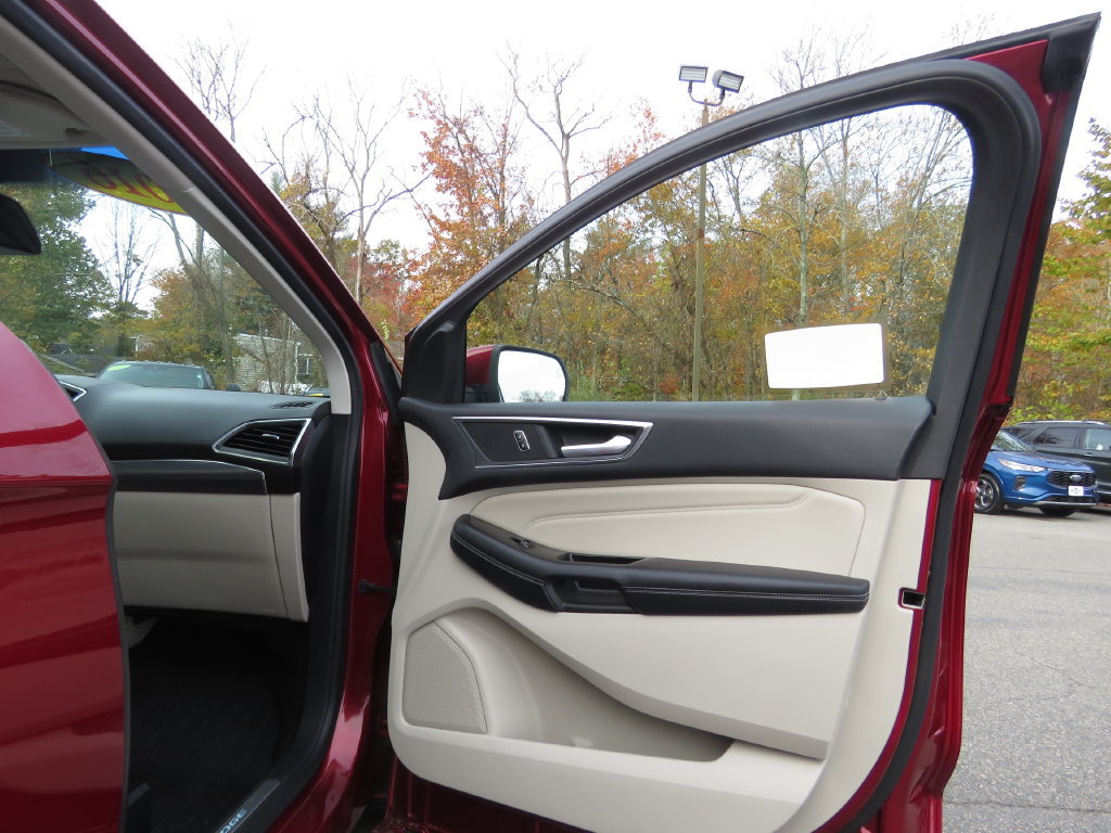 Used 2016 Ford Edge Titanium w/ Equipment Group 302A AWD/4WD image 12