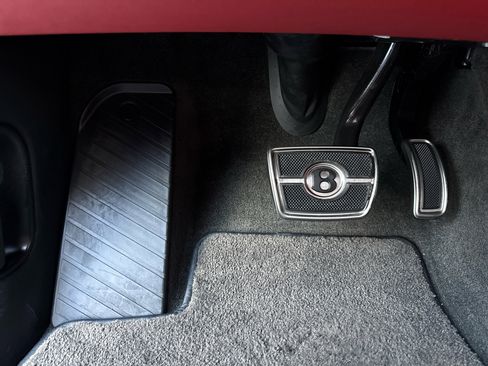 Used 2019 Bentley Bentayga image 36