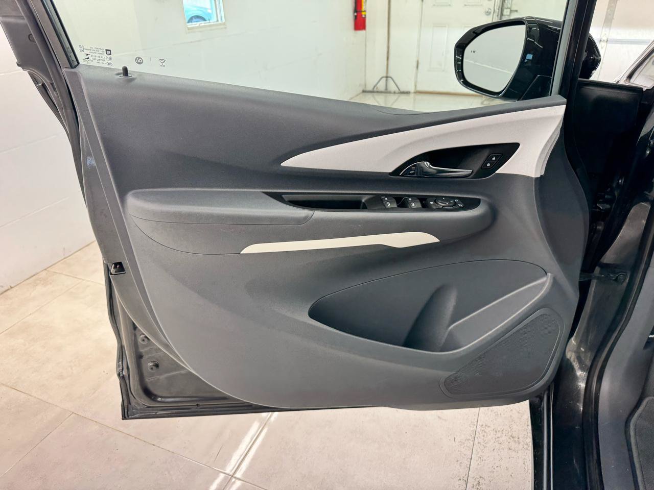 Used 2020 Chevrolet Bolt LT FWD image 10
