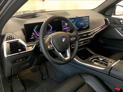 New 2026 BMW X5 xDrive50e image 8