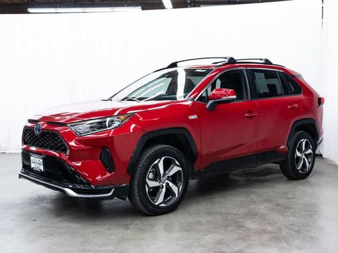 Used 2021 Toyota RAV4 SE w/ Weather & Moonroof Package AWD/4WD image 3