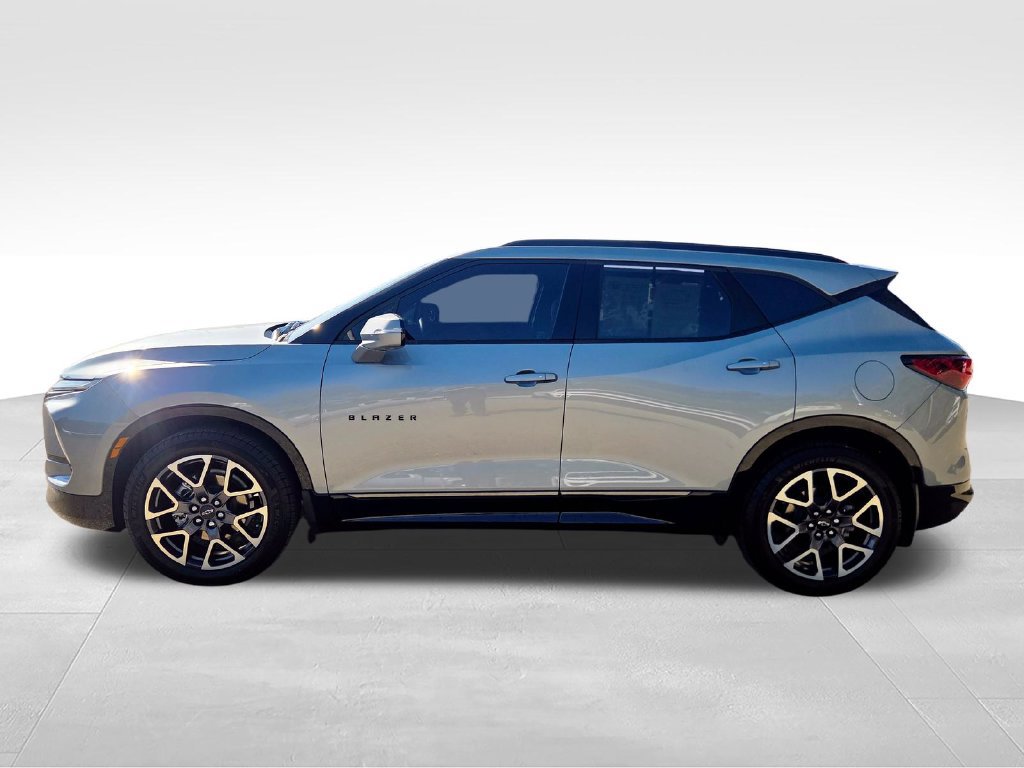 Used 2025 Chevrolet Blazer RS w/ Driver Confidence II Package AWD/4WD image 5