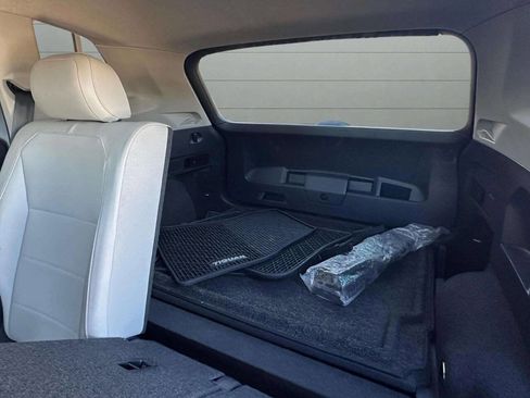 Used 2020 Volkswagen Tiguan SE image 12