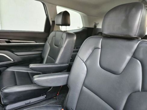 Used 2025 Kia Telluride S FWD image 29