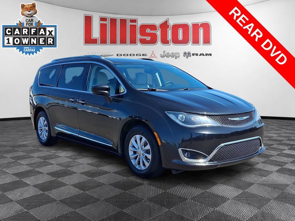 Used 2018 Chrysler Pacifica Touring-L FWD image 3