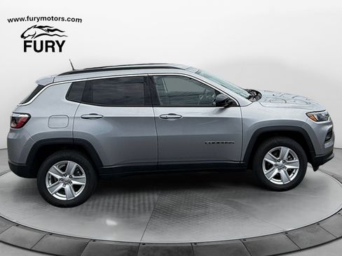Used 2022 Jeep Compass Latitude AWD/4WD image 2
