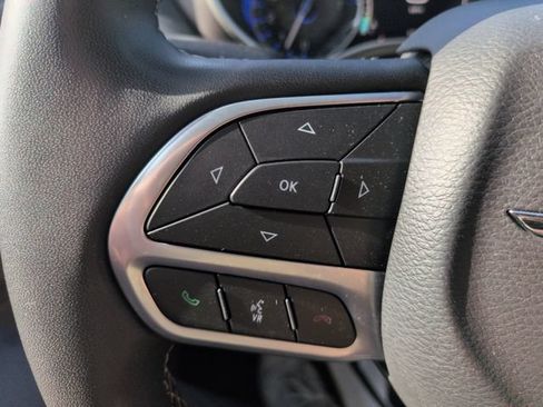 Used 2023 Chrysler Pacifica Touring-L FWD image 34