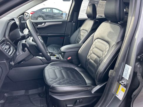 Certified 2023 Ford Escape Platinum w/ Premium Technology Package image 7