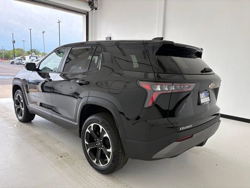 New 2027 Chevrolet Equinox LT w/ LPO, Floor Liner Package FWD image 18