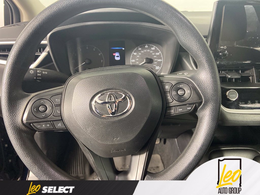 Used 2025 Toyota Corolla LE FWD image 12