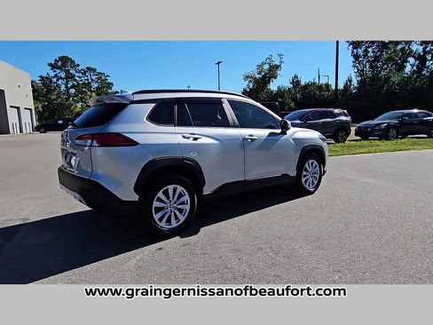 Used 2022 Toyota Corolla Cross LE image 32